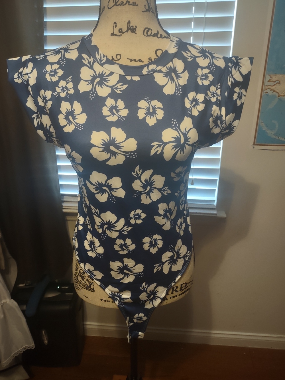 SHEIN Blue and White Floral Short-Sleeve Bodysuit